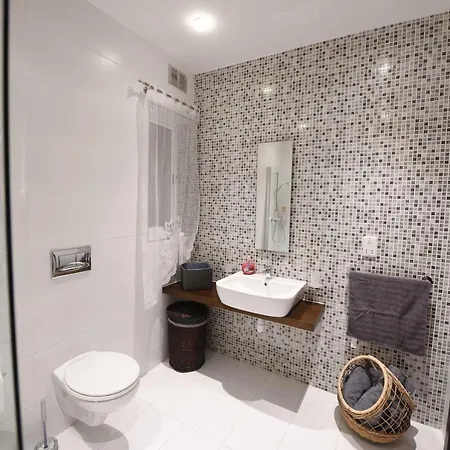 Saghtrija Luxury Daire *